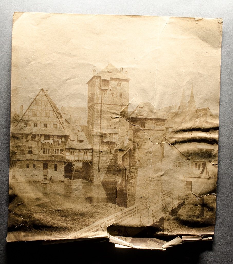 ENSBA – Before treatment – Teared photograph – Raking light