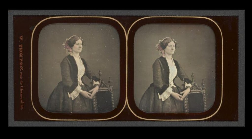 This image is a picture of a stereo-daguerreotype by W. Thompson, from the Bibliothèque national de France collection, depicting a half-portrait of a woman.